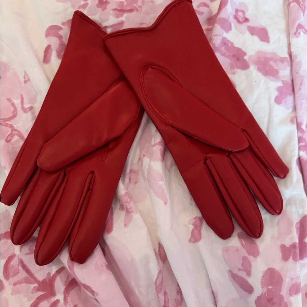 Elegant Red Ladies Gloves
